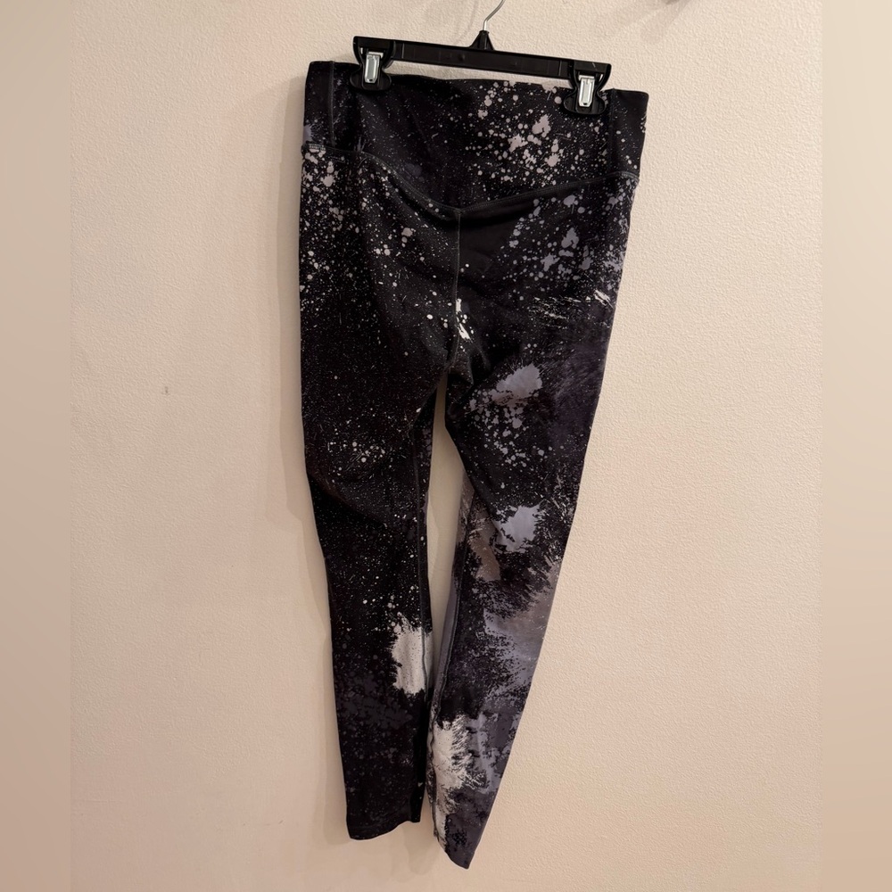 Nike Black and White Dri-FIT Leggings - Picture 2 of 3